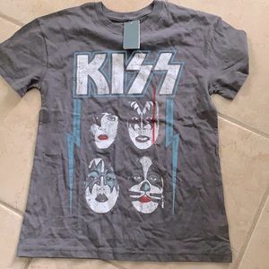 Kiss graphic tee